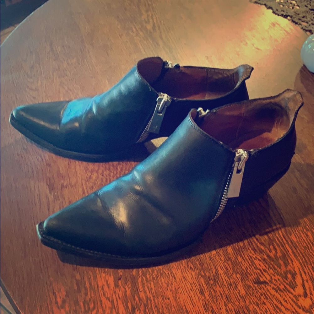 Frye Sacha Moto 8.5 boot